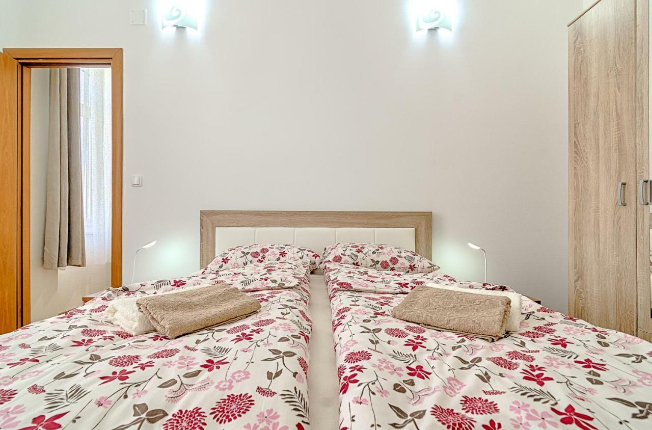 Apartment Zora & Natale Pula Luaran gambar