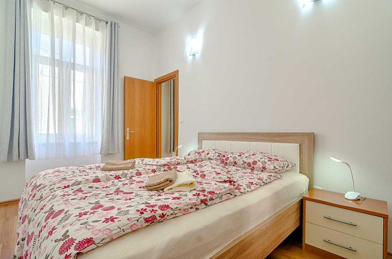 Apartment Zora & Natale Pula Luaran gambar