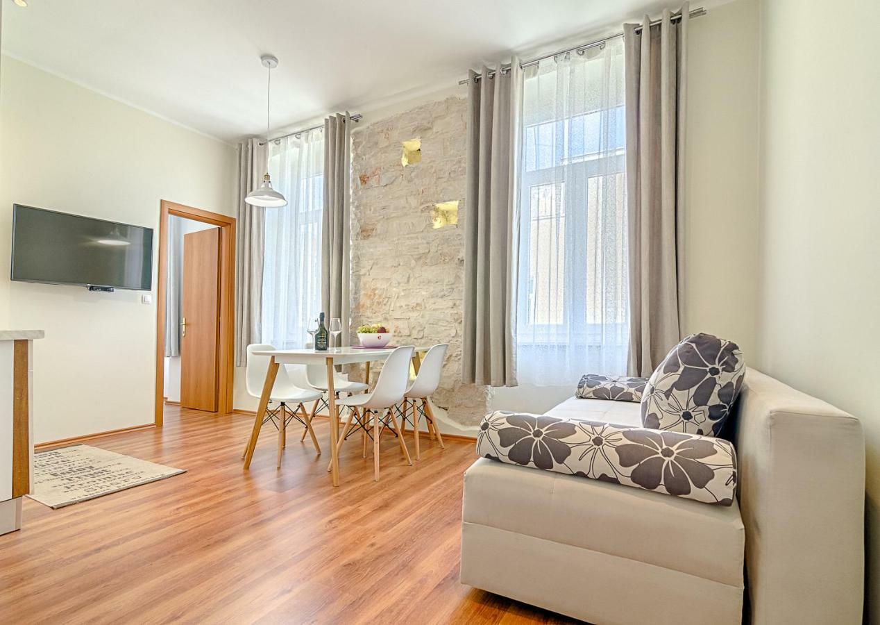 Apartment Zora & Natale Pula Luaran gambar